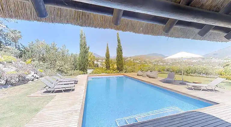 Luksus villa med opvarmet pool!