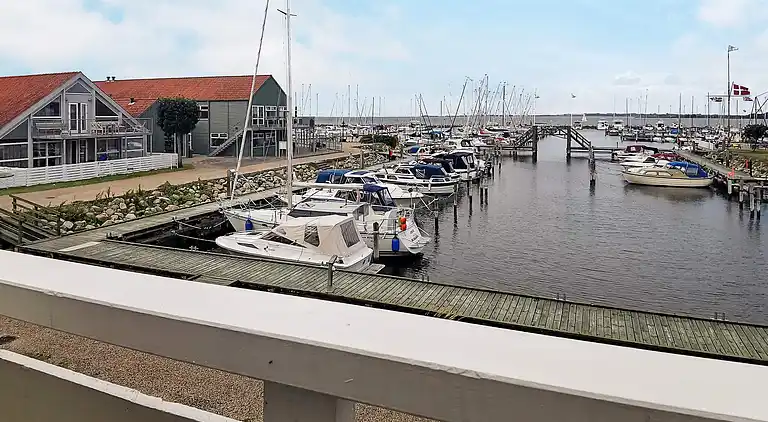 3 vær.,1.sal,1 bad,havudsigt,2prs.