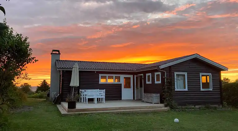 Lækkert sommerhus med havudsigt