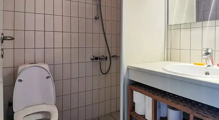 3 vær.,1.sal,1 bad,havudsigt,2prs.