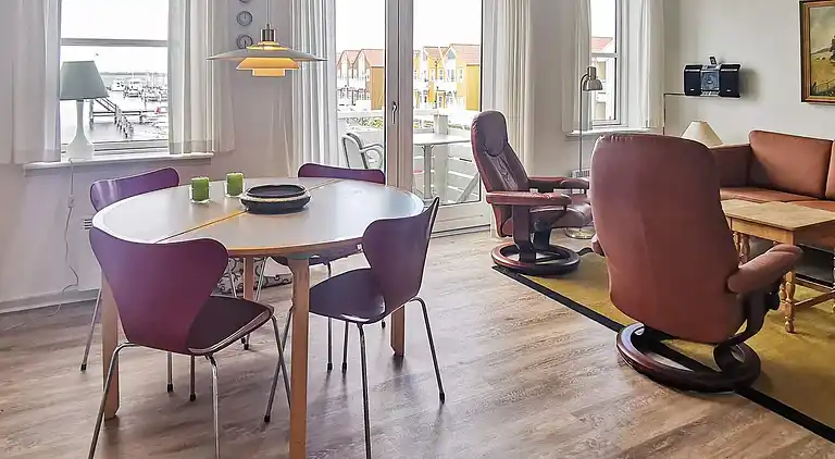 3 vær.,1.sal,1 bad,havudsigt,2prs.