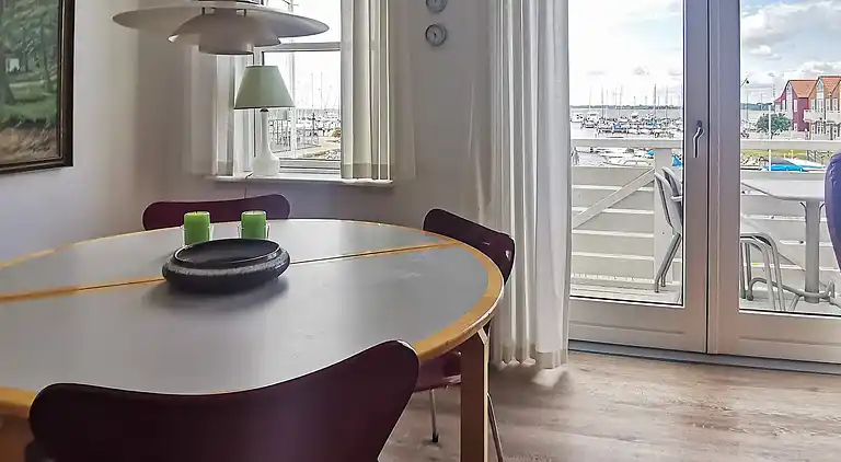 3 vær.,1.sal,1 bad,havudsigt,2prs.