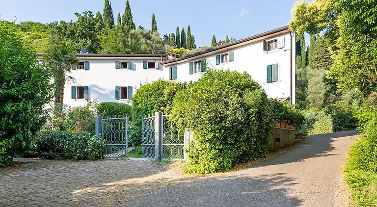 Manor house in Pesina Spezie