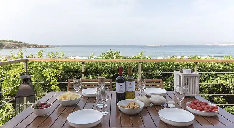 "The House By The Sea" beachfront villa with pool up 9 pers.