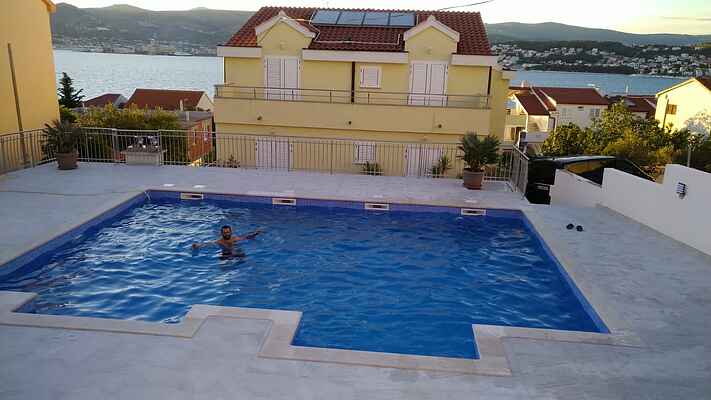 Apartment with Pool,Okrug Gornji, Trogir, Croatien