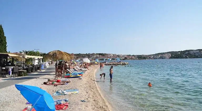 Apartment with Pool,Okrug Gornji, Trogir, Croatien