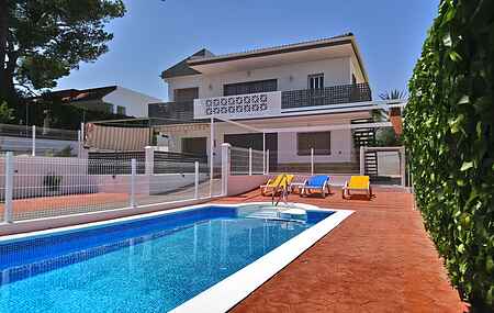 Villa med 5 soveværelser, A/C, privat pool 200M til stranden