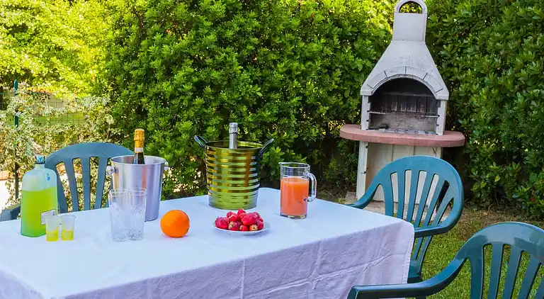 Villa con 2 camere da letto e giardino privato con  barbecue