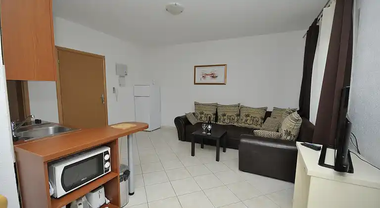 Apartment with Pool,Okrug Gornji, Trogir, Croatien