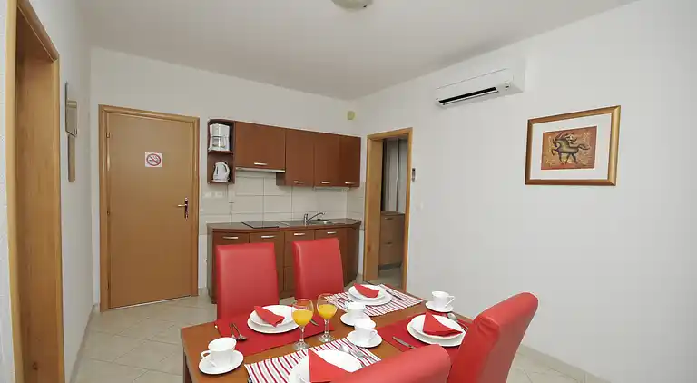  Apartment Junior with Pool, Trogir, Okrug Gornji, Croatien