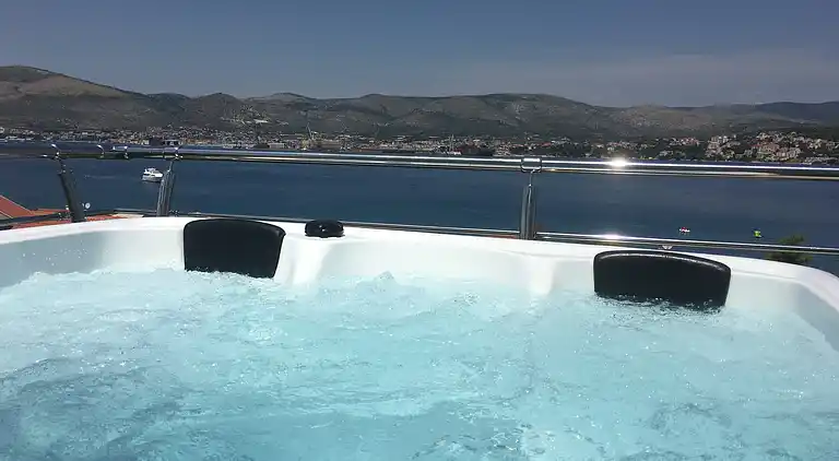 Apartment  DeLux with jacuzzi and pool,Trogir,Okrug Gornji