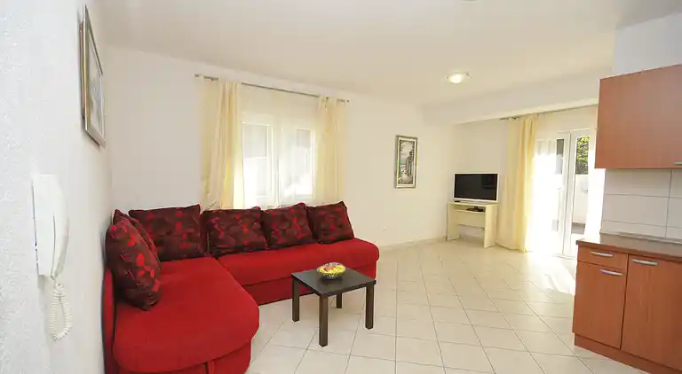  Apartment Jenny with pool,Trogir,Okrug Gornji