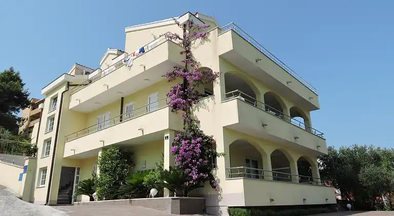  Apartment Classic with pool and Jacuzzi,Trogir,Okrug Gornji