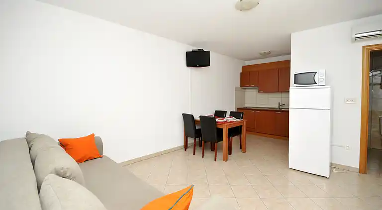  Apartment Classic with pool and Jacuzzi,Trogir,Okrug Gornji