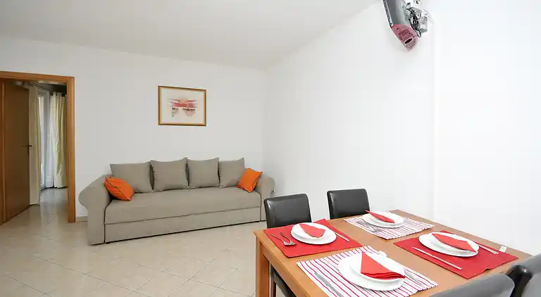  Apartment Classic with pool and Jacuzzi,Trogir,Okrug Gornji