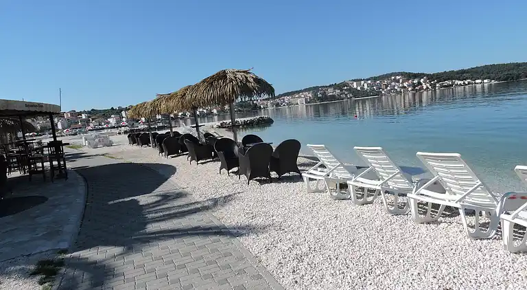 Apartment with Pool,Okrug Gornji, Trogir, Croatien