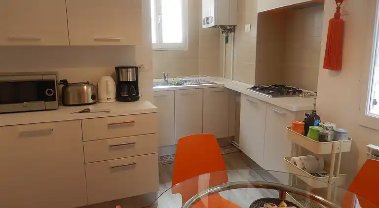 Newly refurbished, bright and central!