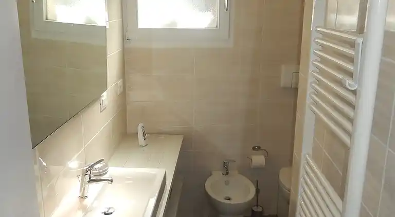 Newly refurbished, bright and central!