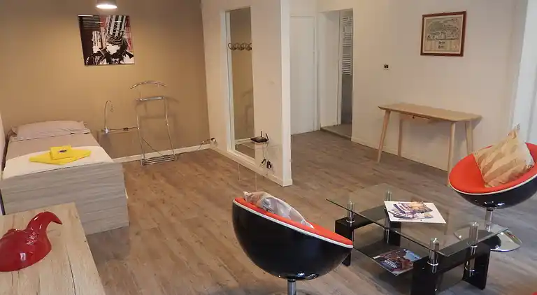 Newly refurbished, bright and central!