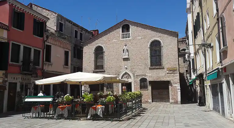 Newly refurbished, bright and central!