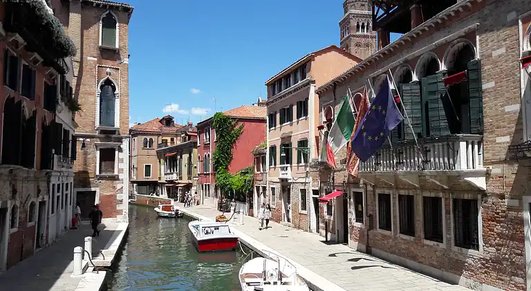 Newly refurbished, bright and central!