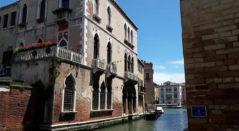 Newly refurbished, bright and central!