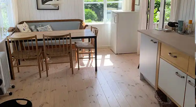 Ægte sommerhusstemning i moderniseret fiskerhytte