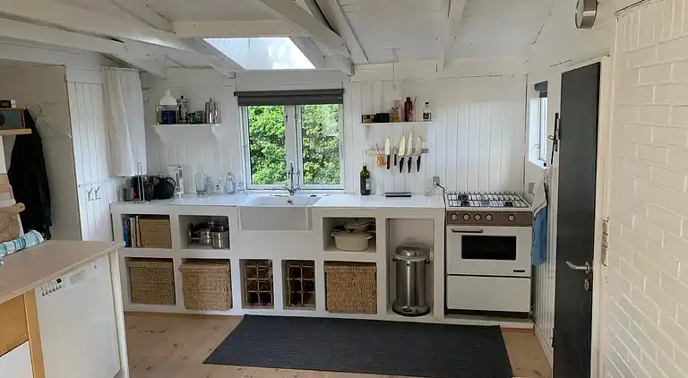 Ægte sommerhusstemning i moderniseret fiskerhytte