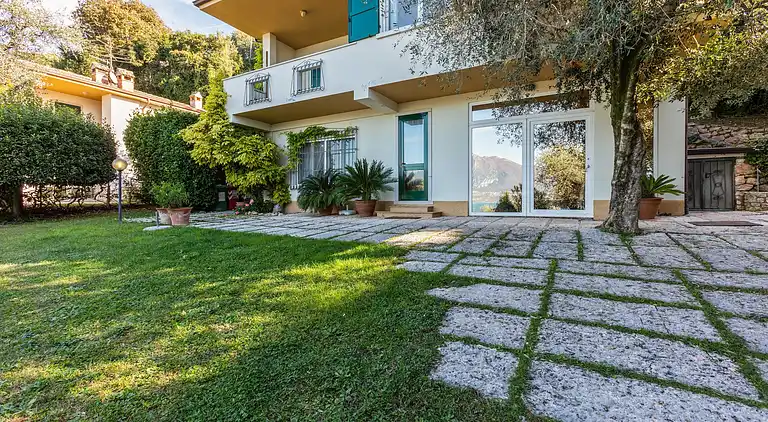 Villa in Torri del Benaco