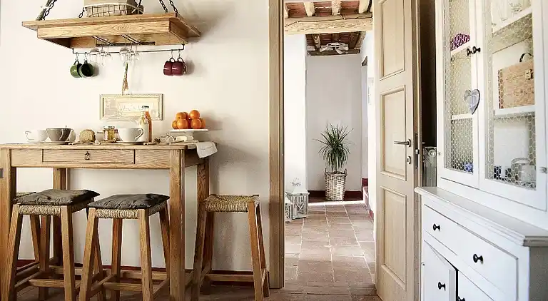 Tuscan country house with private garden 