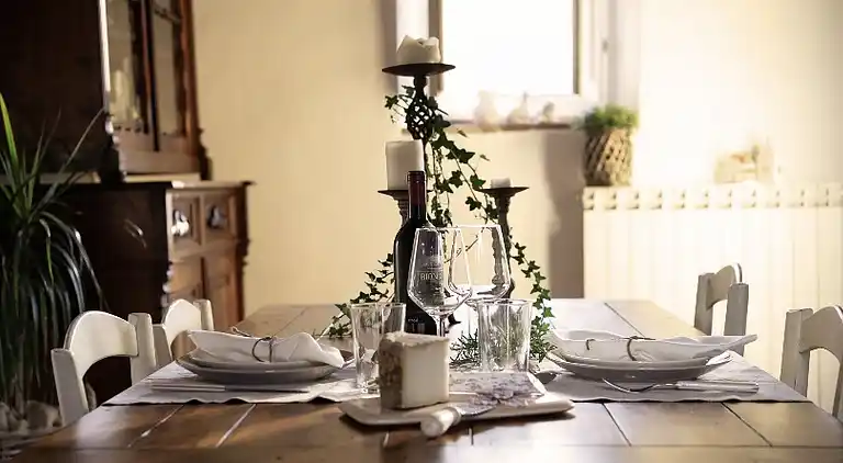 Tuscan country house with private garden 