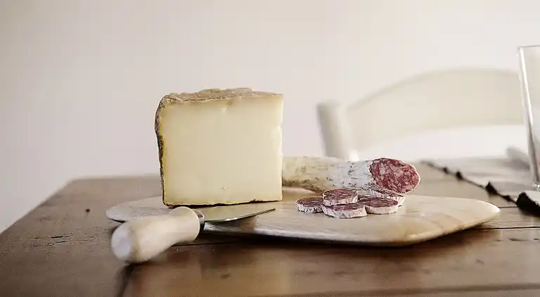 Tuscan country house with private garden 