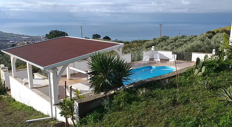 Mansion with view of the sea