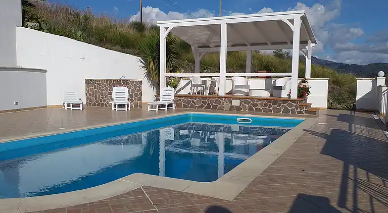 Mansion with view of the sea