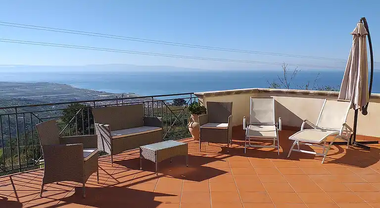 Mansion with view of the sea