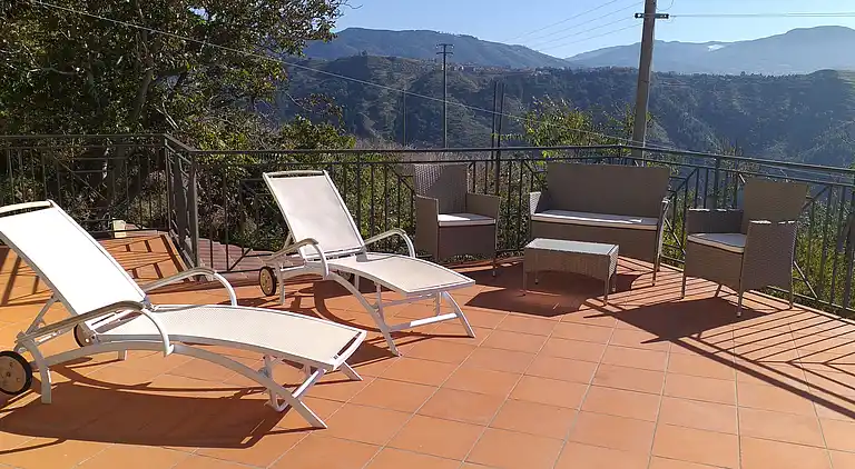 Mansion with view of the sea
