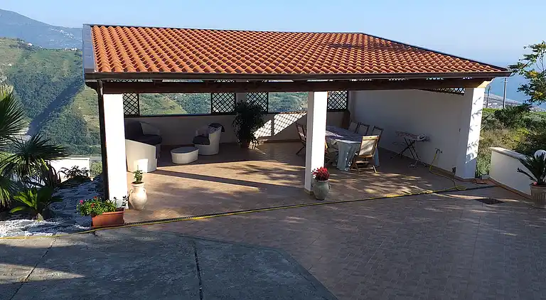 Mansion with view of the sea