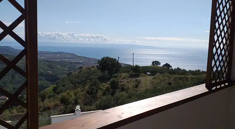 Mansion with view of the sea