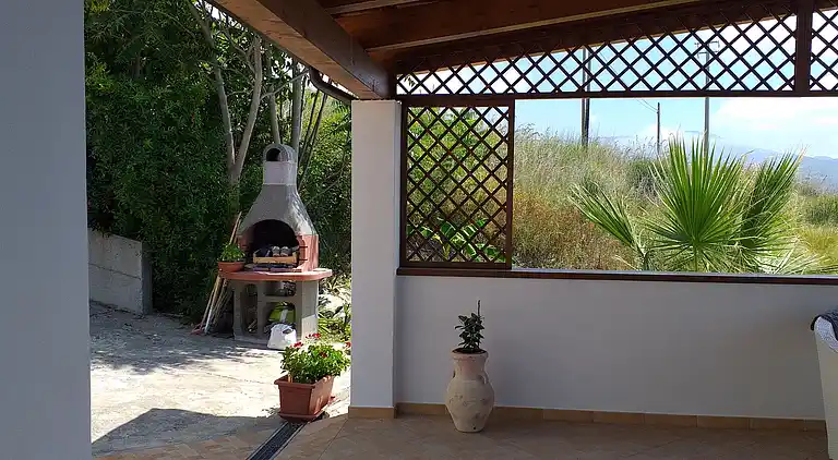 Mansion with view of the sea