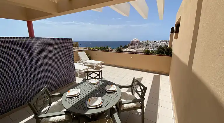 Spacious apartment 200 meters from the beach 