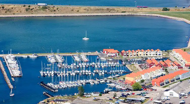 3 vær.,1.sal,1 bad,havudsigt,2prs.