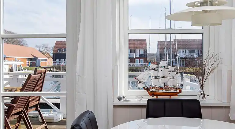 3 vær.m/marinauds.,2 etager