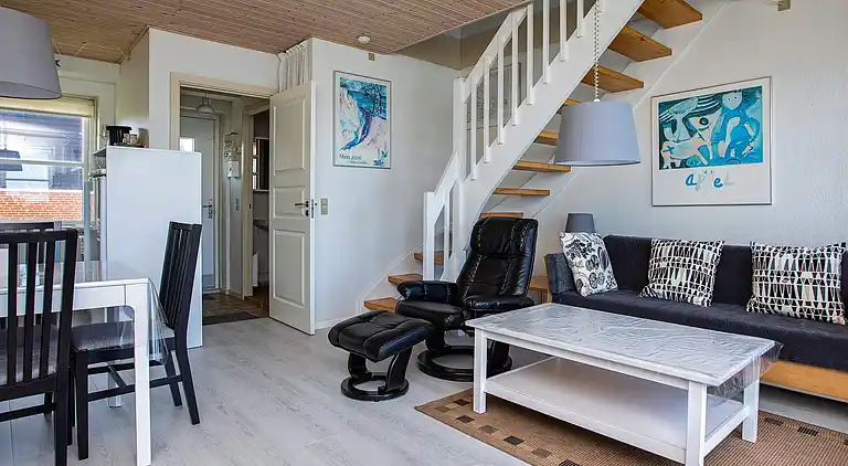 3 room,m/Harbour View,2 levels