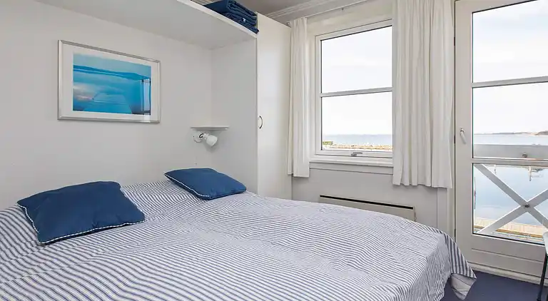 3 room,m/Harbour View,2 levels