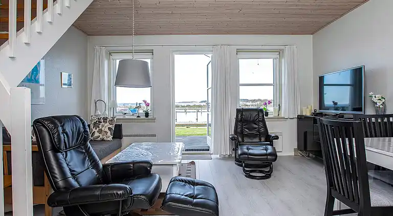 3 room,m/Harbour View,2 levels