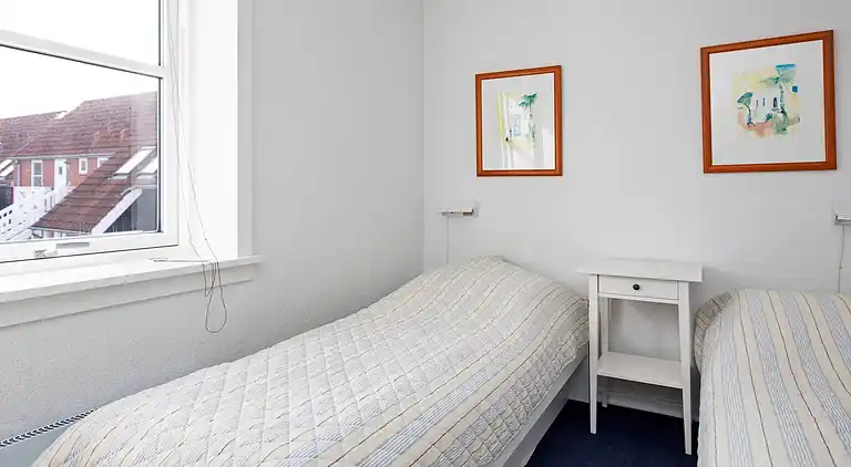 3 room,m/Harbour View,2 levels