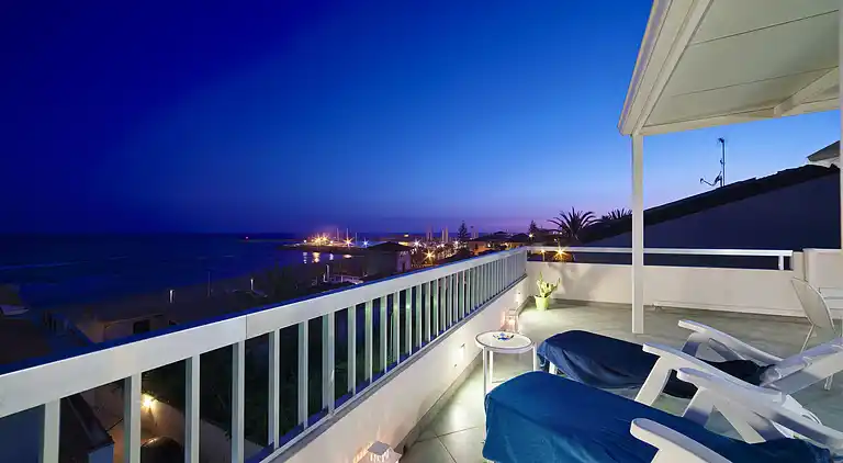 Archimede, apartment with sea view and in the center