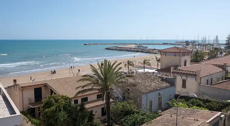 Archimede, apartment with sea view and in the center