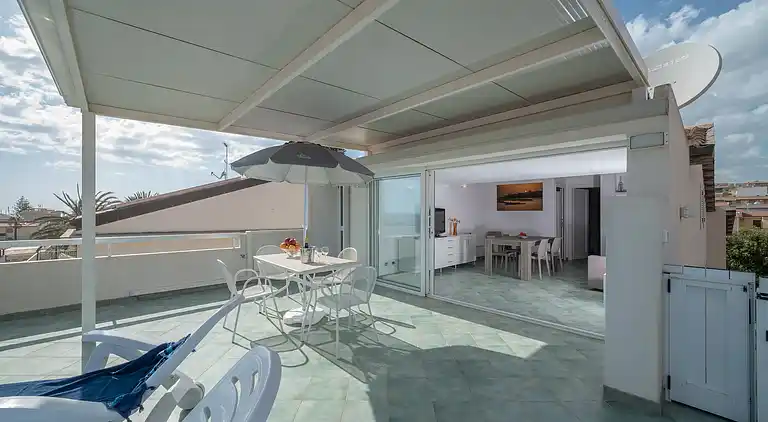 Archimede, apartment with sea view and in the center