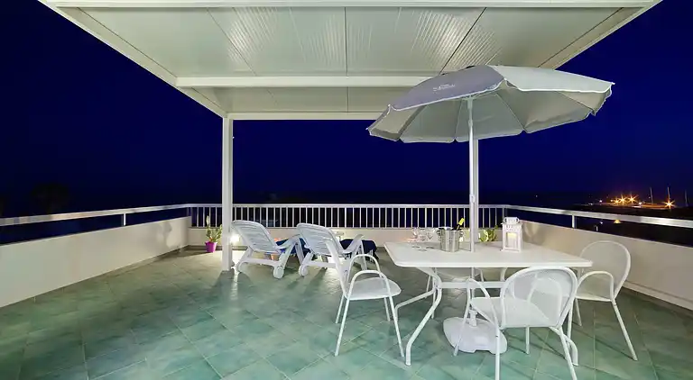 Archimede, apartment with sea view and in the center